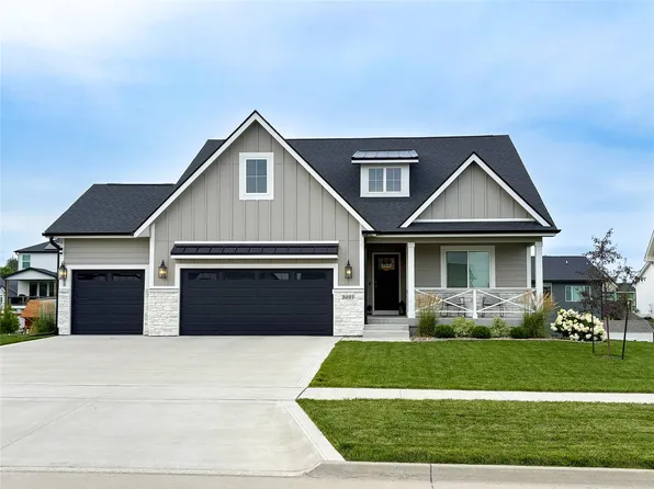 3007 Crest View Cir, Norwalk, IA 50211