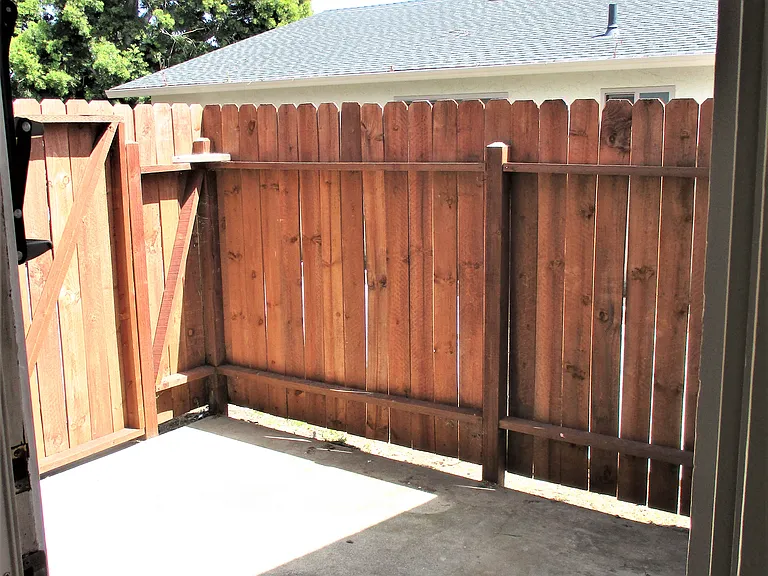 736 Pine St — Photo 15