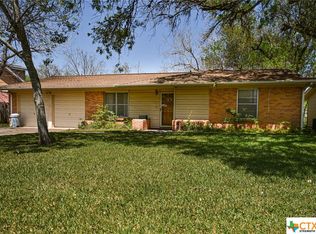 522 Willowick Dr, Port Lavaca, TX 77979