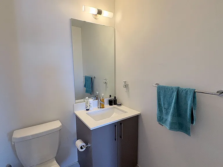 576 Front St W #1002 — Photo 16