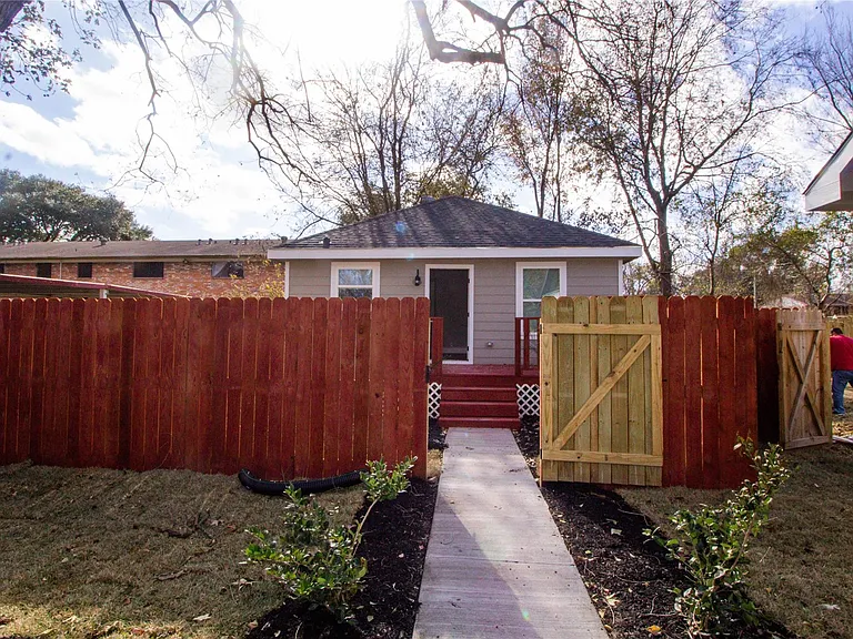 231 Betral St #B — Photo 4