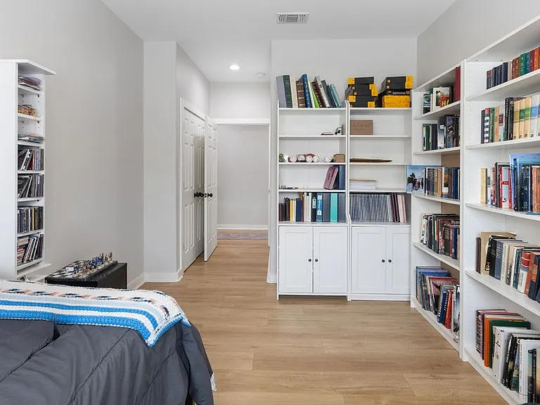 129 Winchester Pl — Photo 6