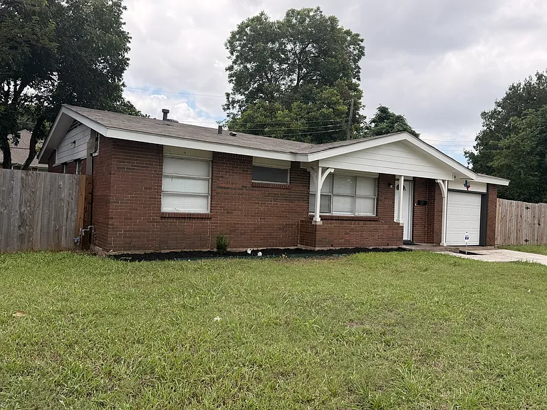 2514 Greenway St — Photo 2