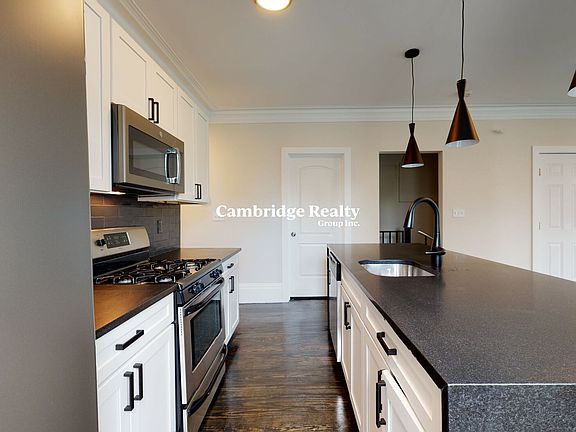 3rd image of 839 Parker St APT 1T