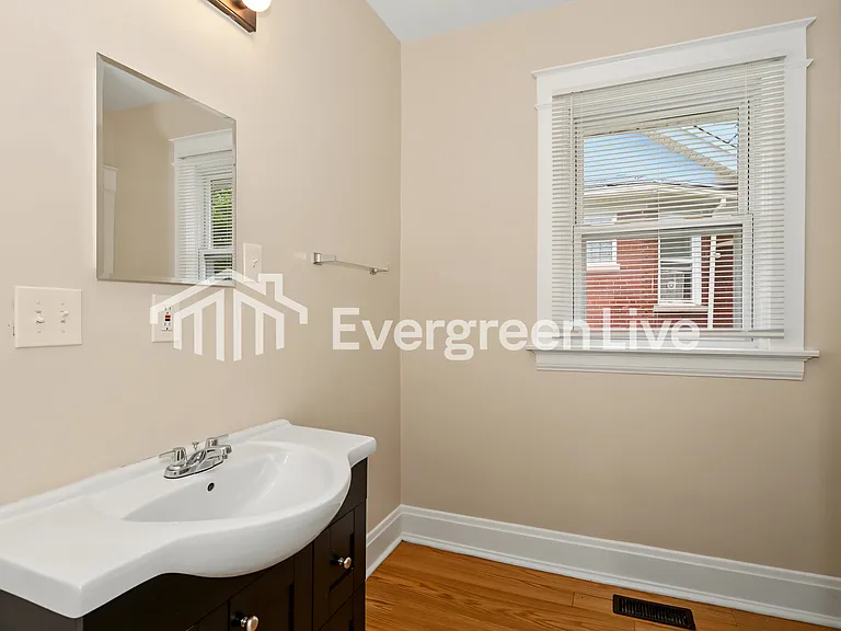3980 Washington Ave — Photo 9