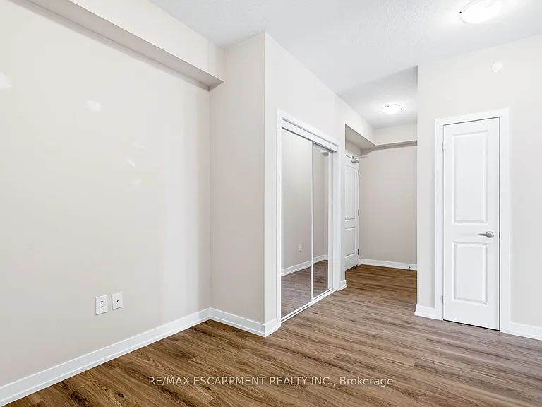 450 Dundas St E #1113 — Photo 11