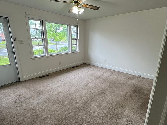 3rd image of 817 Roanoke Ave #817