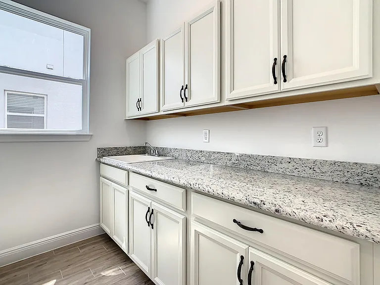 15707 Vetta Dr — Photo 18