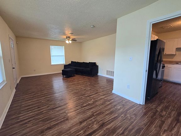 3rd image of 5218 Kelso St