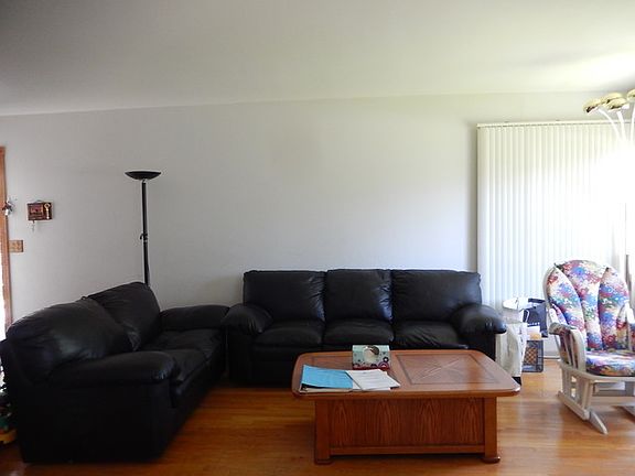 5th image of 744 N Evergreen Ave