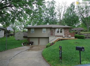4006 S Colonial Dr, Independence, MO 64055