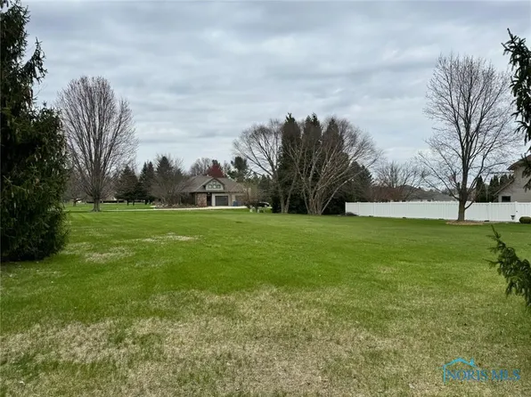 1104 Greystone Dr, Bryan, OH 43506