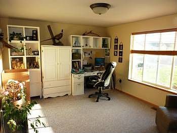 5th image of 329 E Belair Dr
