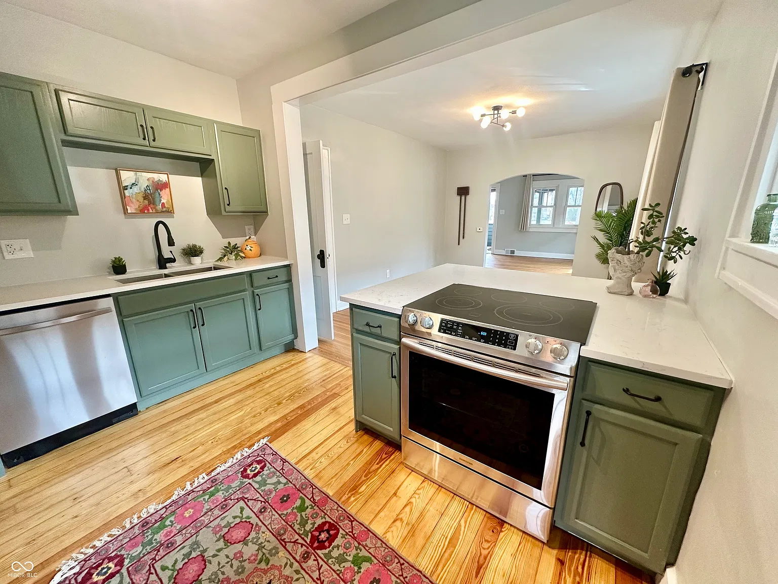 3 bed, 2.0 bath, 2244 sqft, $3,000 — Photo 3