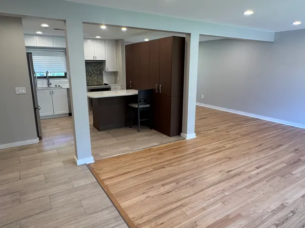 2481 Wexford Dr, Troy, MI 48084