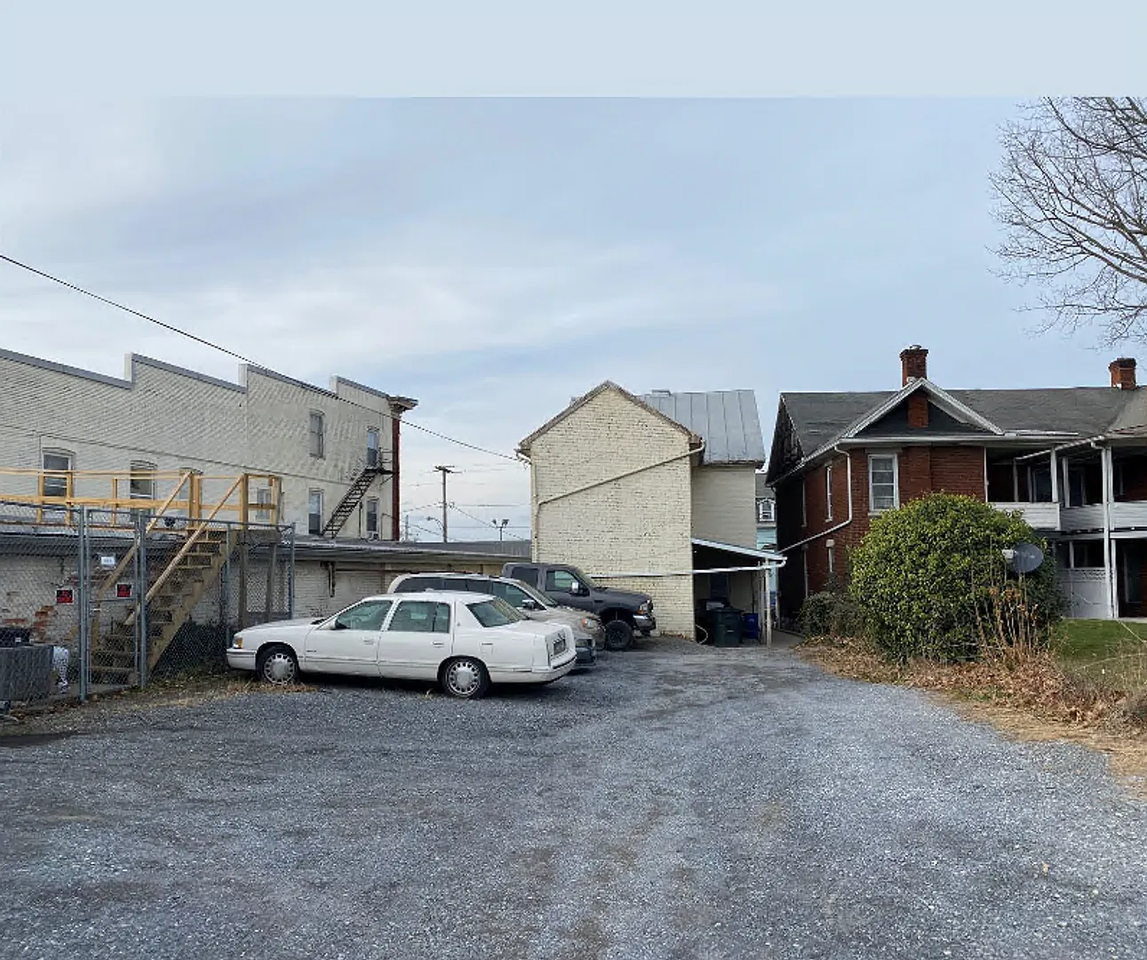 212 E King St — Photo 2