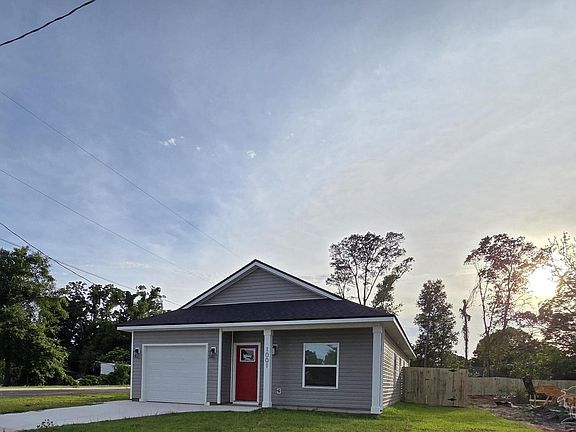 4th image of 1001 Bremen Ave