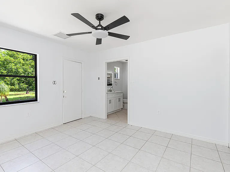 1750 Washburn Ave — Photo 4