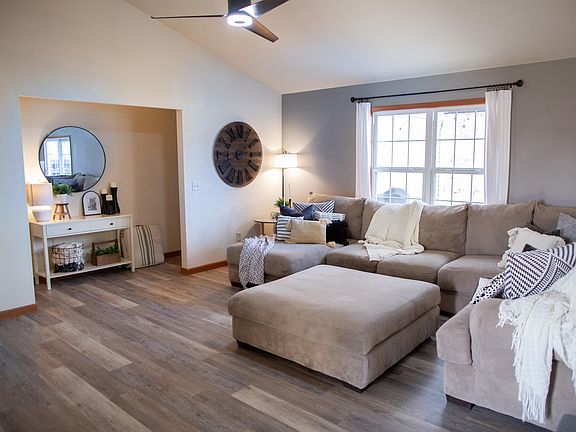 3rd image of 414 17th St SE