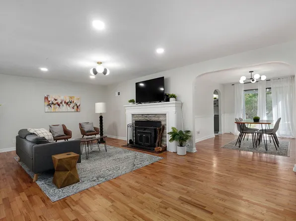 1140 S Stewart Avenue, Springfield, MO 65804