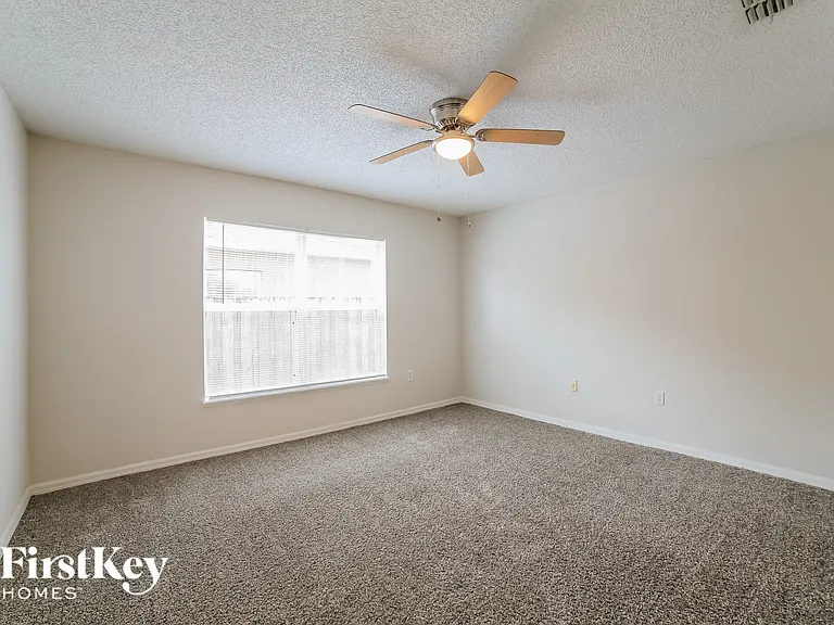 12742 Lake Vista Dr — Photo 4
