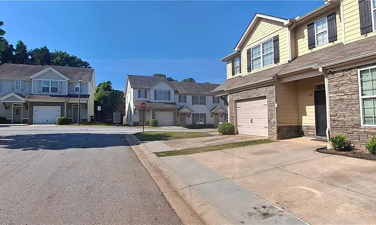 4330 Park Gate Dr — Photo 1