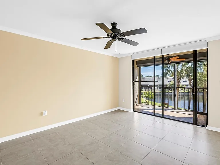 1320 Pasadena Ave S #203 — Photo 4