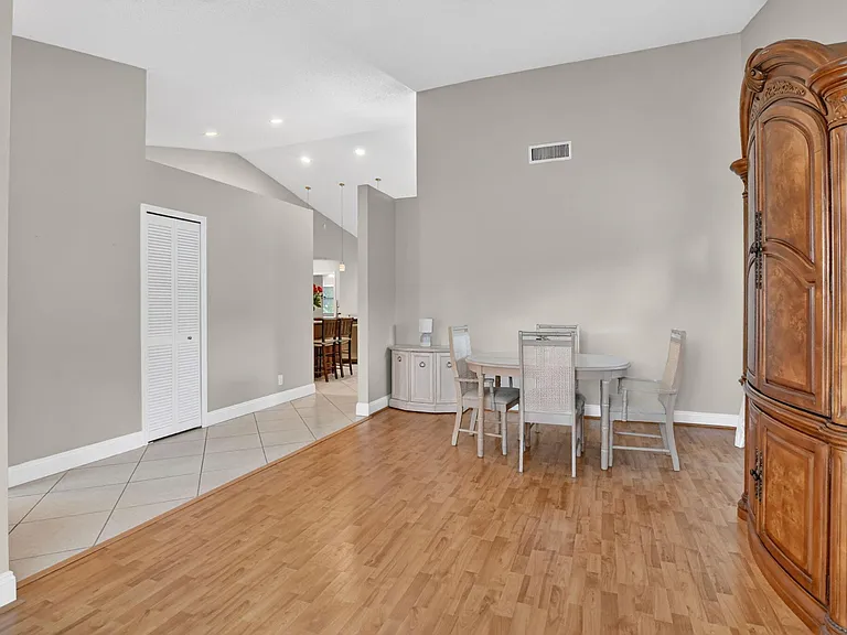 10065 Camelback Ln — Photo 11