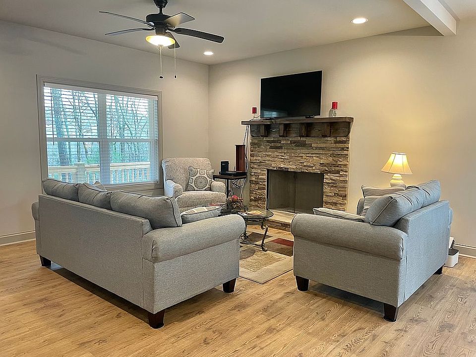 2nd image of 479 Woodland Ln