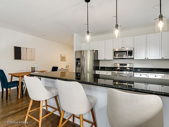 5th image of 613 N Paulina St #1