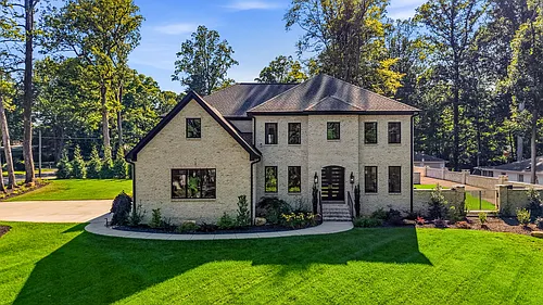 301 Kemp Rd W Photo 1