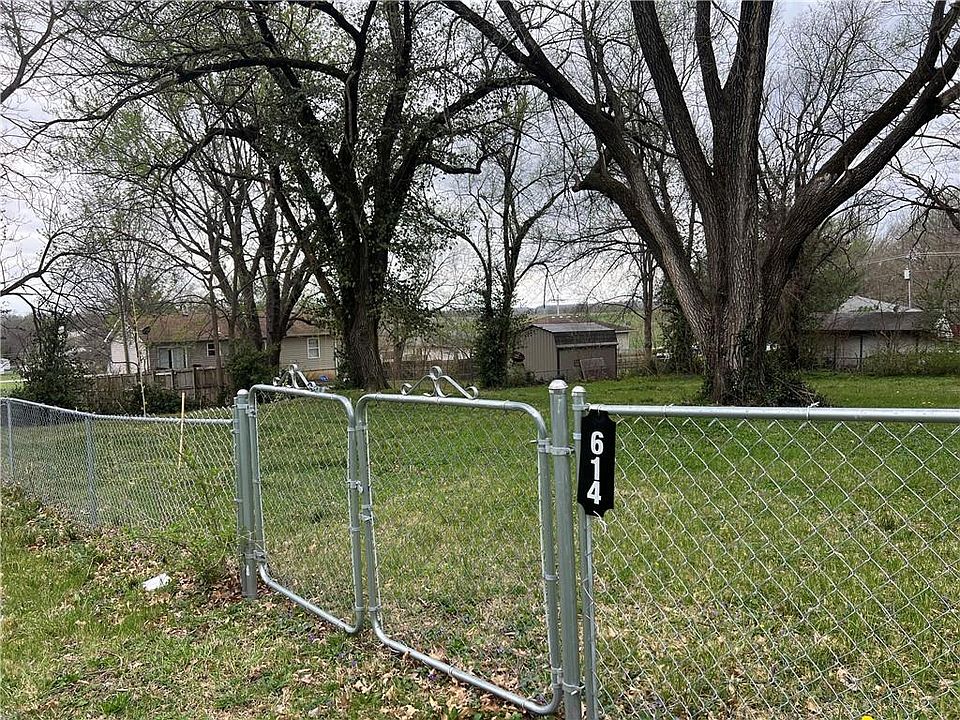1st image of 614 2nd St