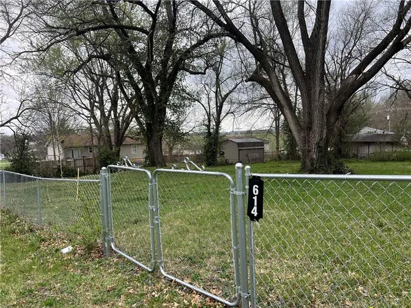 614 2nd St, Richmond, MO 64085