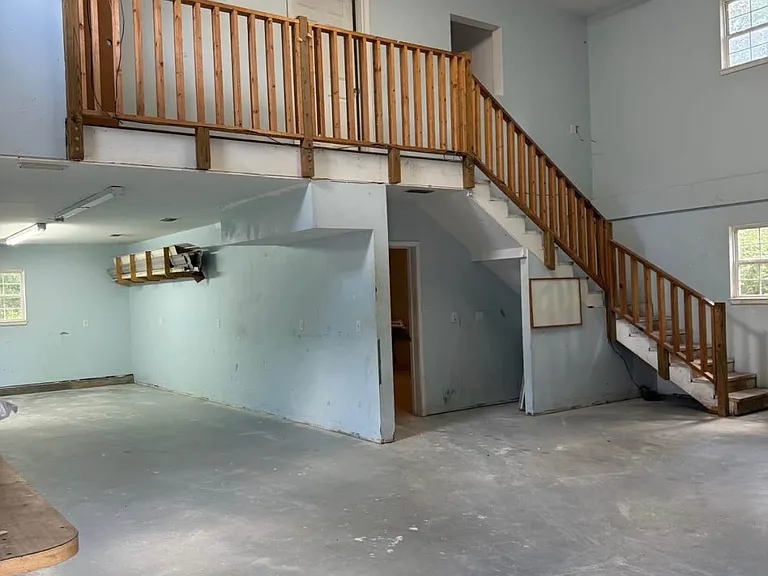 18786 Hillside Cir S — Photo 3