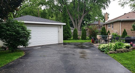 3rd image of 4930 W 91st St