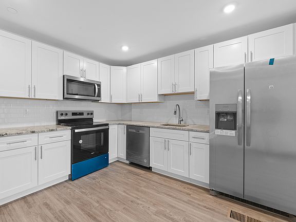 4th image of 917 N 43rd St #1
