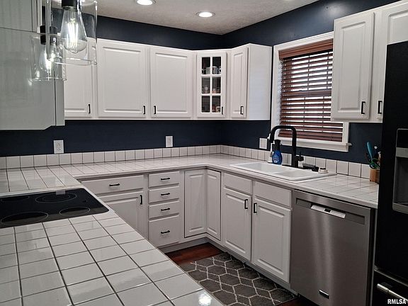 3rd image of 104 Noah Ln