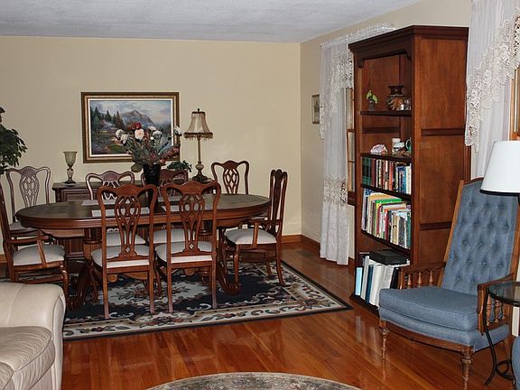 2nd image of 4541 Glenbrook Dr