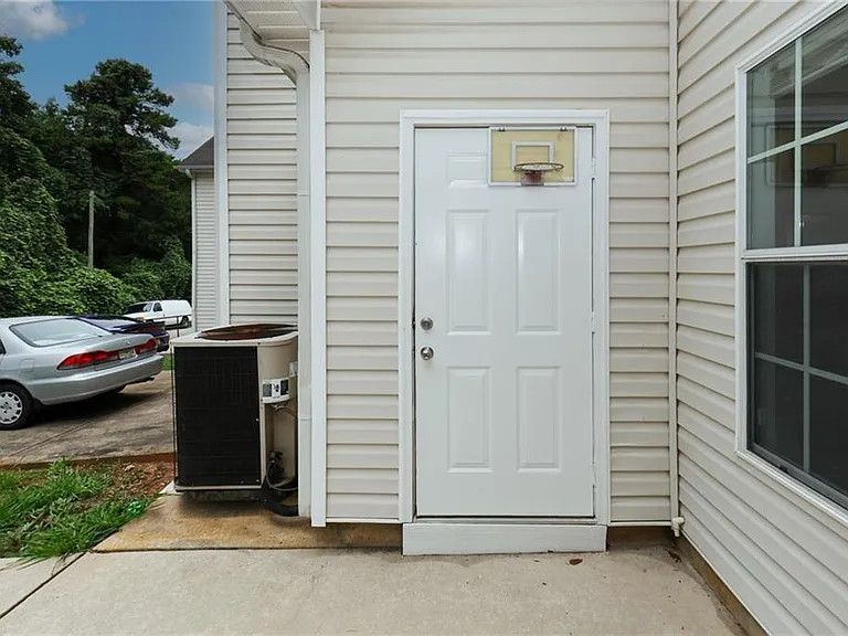 7705 Commerce Ct — Photo 29
