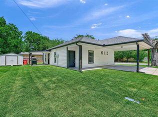 612 W 7th St, Bonham, TX 75418