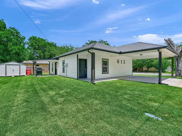 612 W 7th St, Bonham, TX 75418