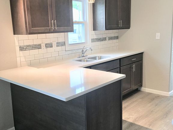 4th image of 1007 Eastbrooke Dr