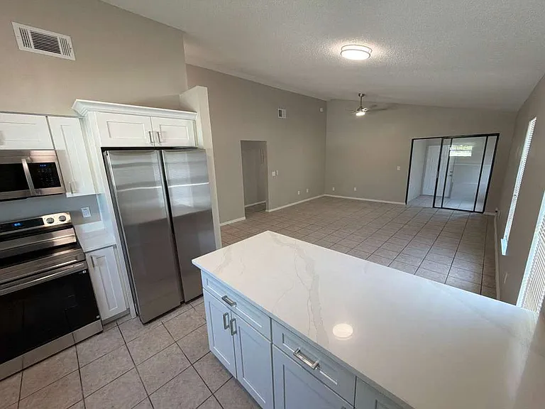 825 Grenadier Dr — Photo 5