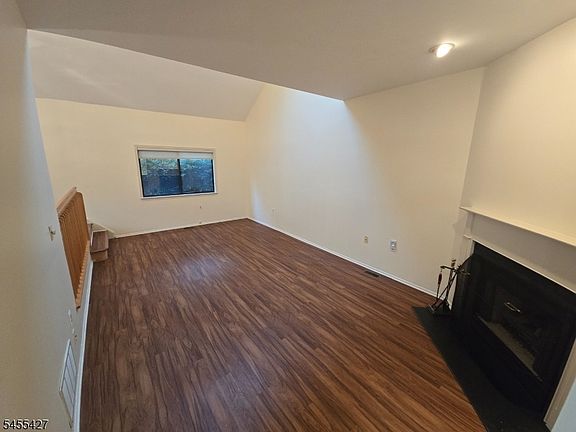 2nd image of 41 Arbor Cir