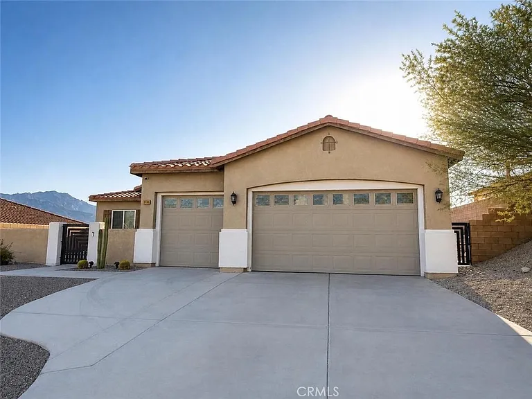 11495 Foxdale Dr — Photo 3