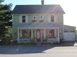 704 S 2nd St, Alma, WI 54610