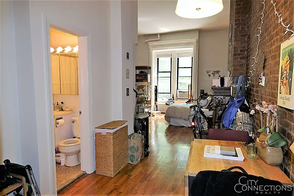 Rented by City Connections Realty | media 9