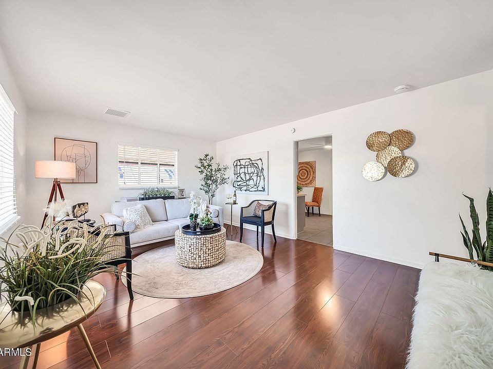 1st image of 2221 W CLARENDON Avenue W