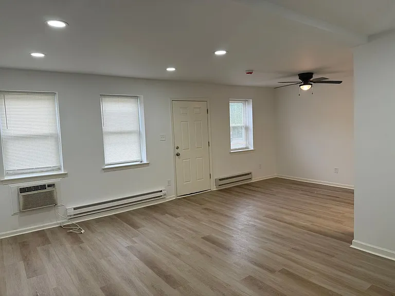 100 Willow Bend Ct — Photo 2