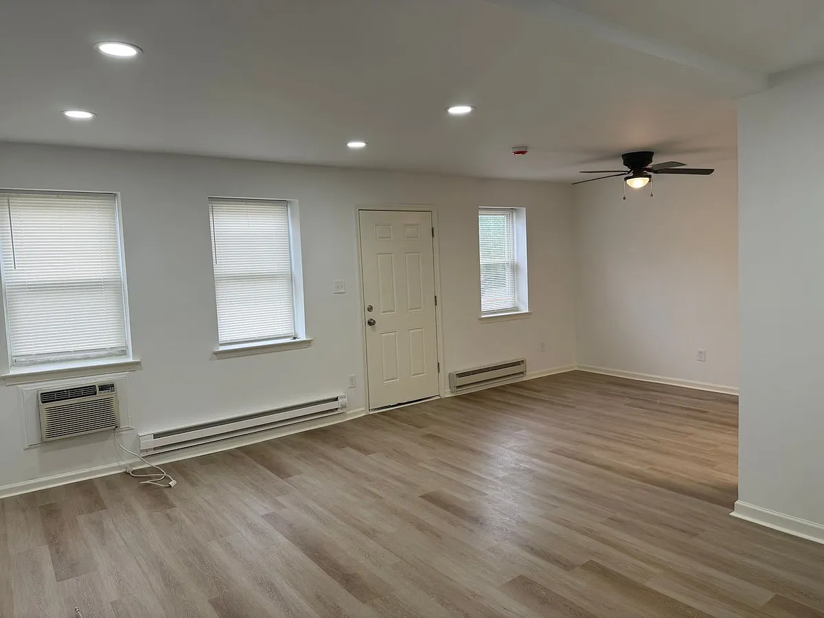 Building Photo - 100 Willow Bend Ct